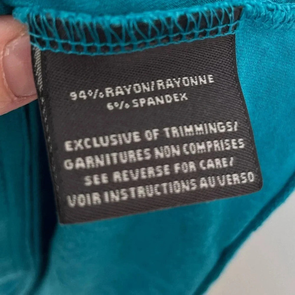 Lolë blue tank top with floral design size small - Picture 4 of 6